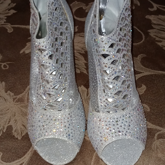 WOMEN'S SHOES - Picture 2 of 7